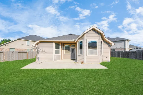 $2,150 | 2402 Village Lakes Drive, Katy, TX 77493