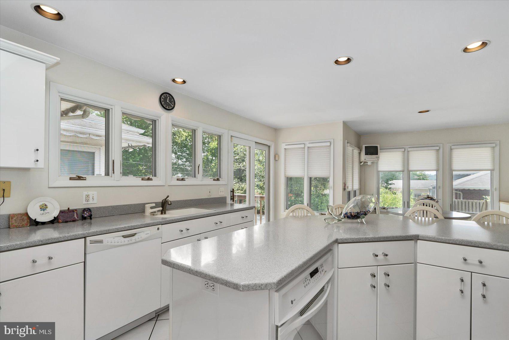 6609 Deancroft Road Baltimore, MD 21209 - Photo 14 of 60