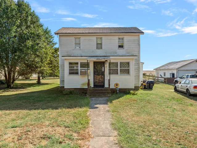 $94,900 | 215 Grove Street, Weldon, IL 61882