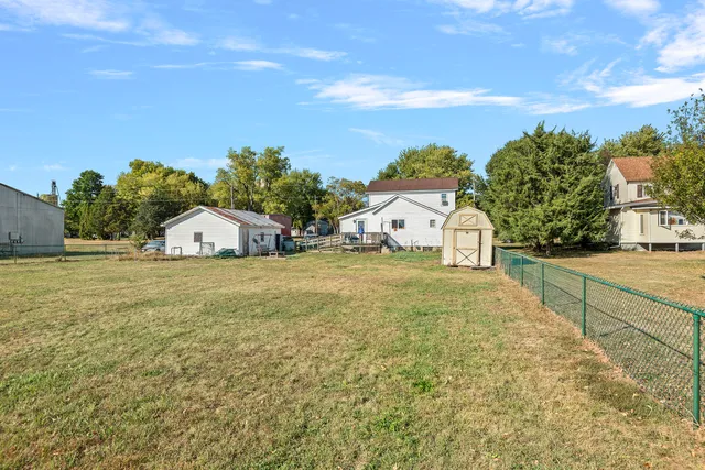 $94,900 | 215 Grove Street, Weldon, IL 61882