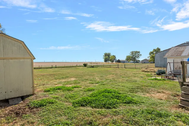 $94,900 | 215 Grove Street, Weldon, IL 61882