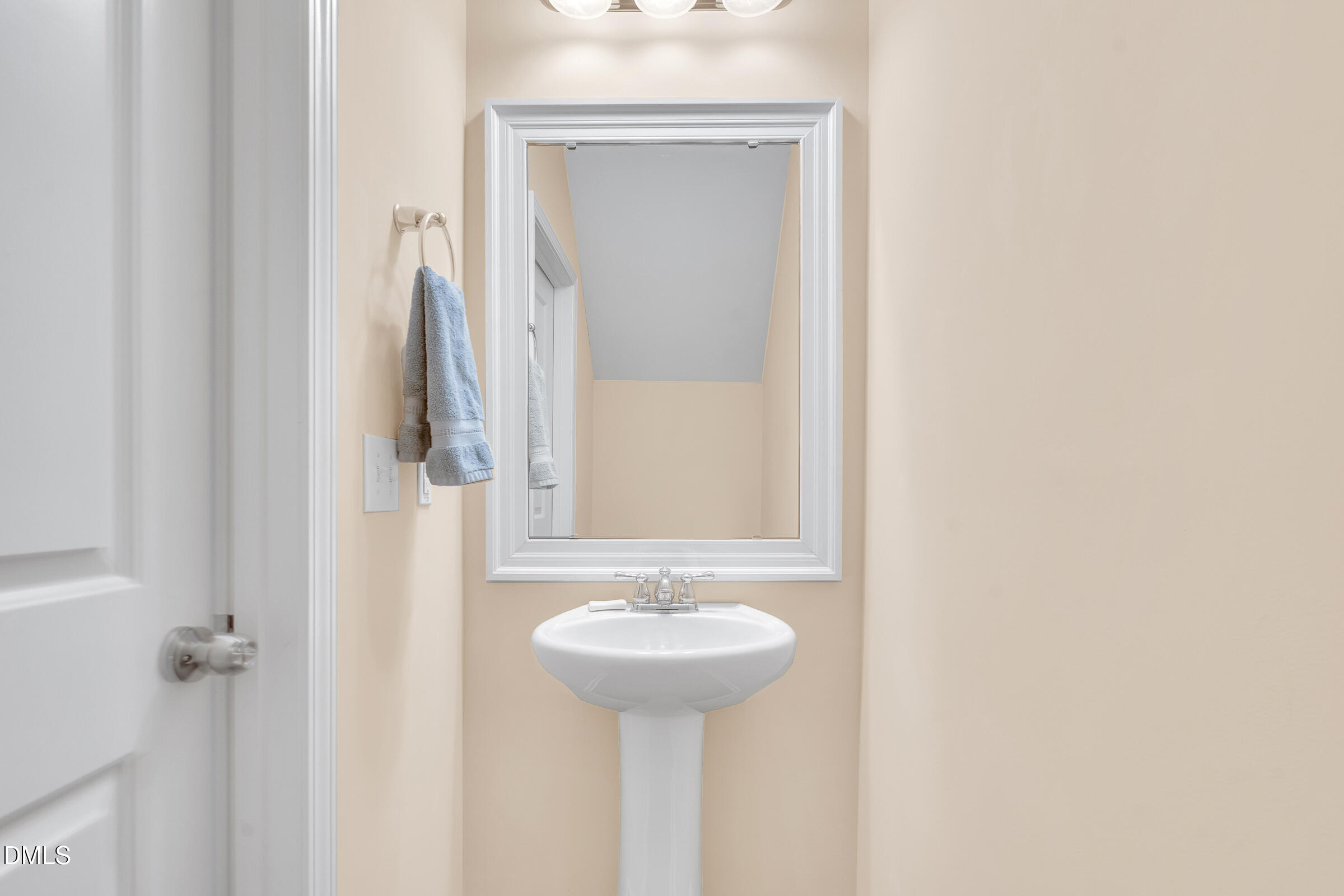 1304 Regulator Street Raleigh, NC 27603 - Photo 10 of 32 DSC09074 HALF BATH