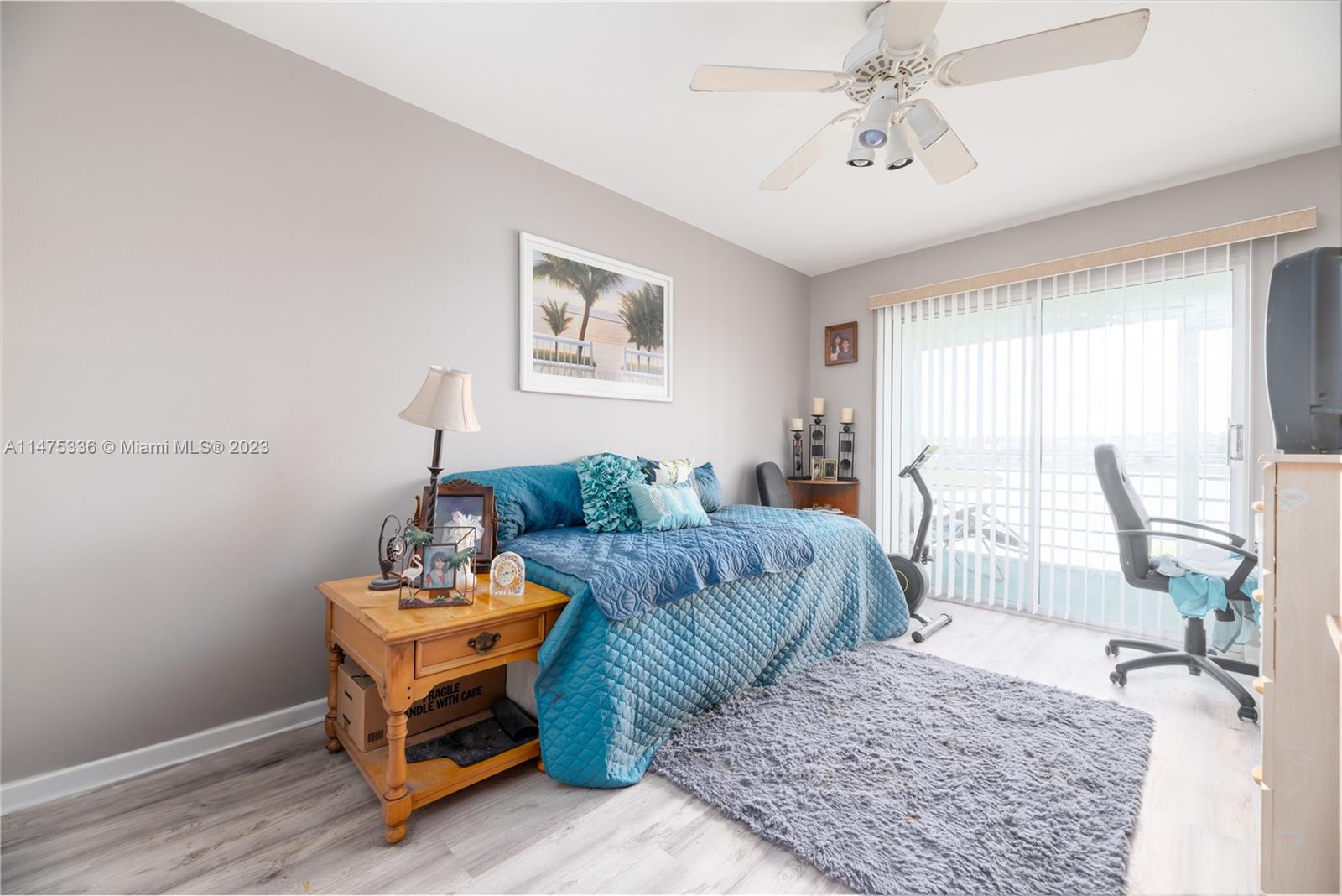 2085 Exeter, Unit 2085 Boca Raton, FL 33434 - Photo 15 of 20 a living room with furniture and a rug