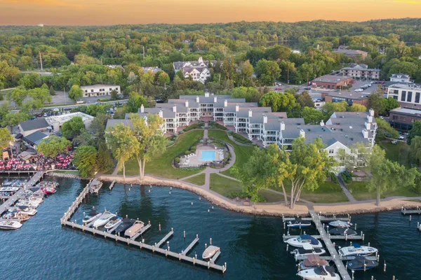 $1,250,000 | 603 Lake Street, Unit 214, Excelsior, MN 55331