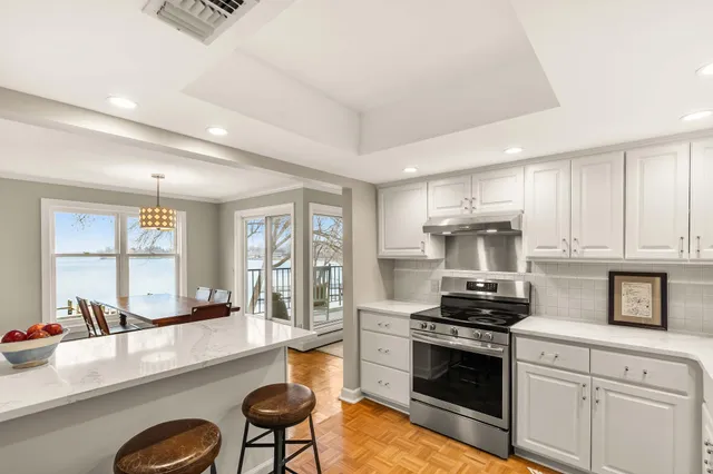 $1,145,000 | 603 Lake Street, Unit 214, Excelsior, MN 55331