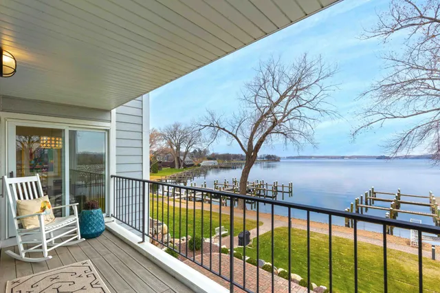 $1,145,000 | 603 Lake Street, Unit 214, Excelsior, MN 55331