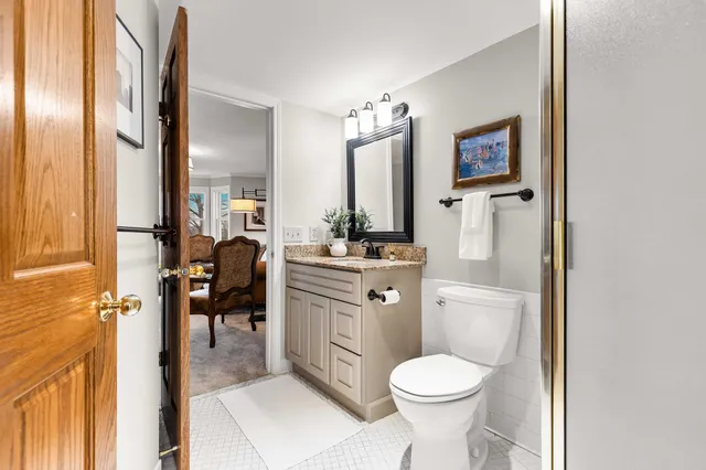 $1,145,000 | 603 Lake Street, Unit 214, Excelsior, MN 55331