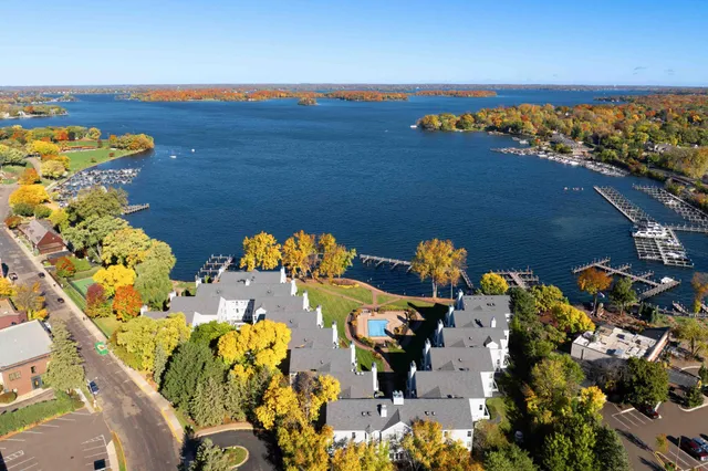$1,145,000 | 603 Lake Street, Unit 214, Excelsior, MN 55331