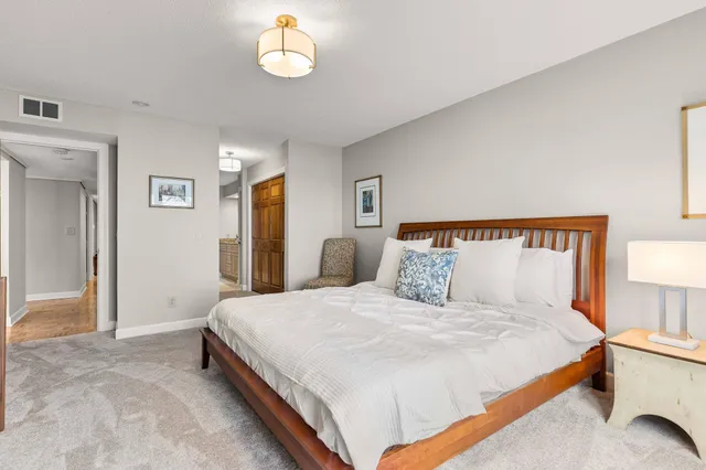 $1,145,000 | 603 Lake Street, Unit 214, Excelsior, MN 55331