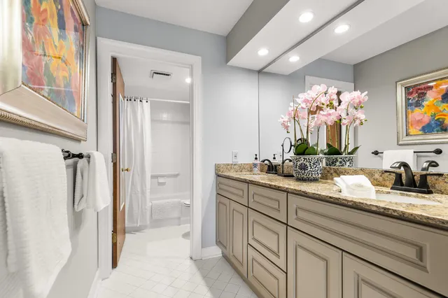 $1,145,000 | 603 Lake Street, Unit 214, Excelsior, MN 55331