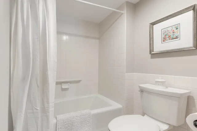 $1,145,000 | 603 Lake Street, Unit 214, Excelsior, MN 55331