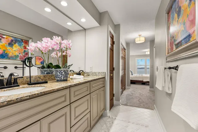 $1,145,000 | 603 Lake Street, Unit 214, Excelsior, MN 55331