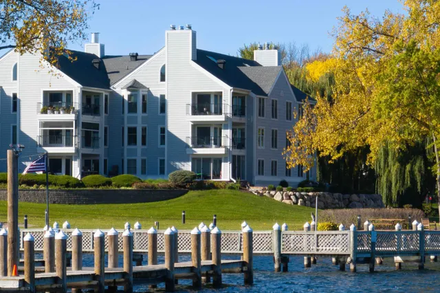 $1,145,000 | 603 Lake Street, Unit 214, Excelsior, MN 55331