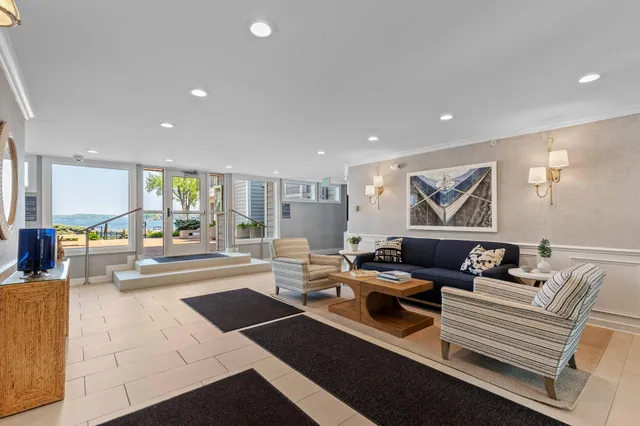 $1,145,000 | 603 Lake Street, Unit 214, Excelsior, MN 55331