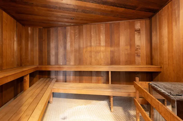 $1,145,000 | 603 Lake Street, Unit 214, Excelsior, MN 55331