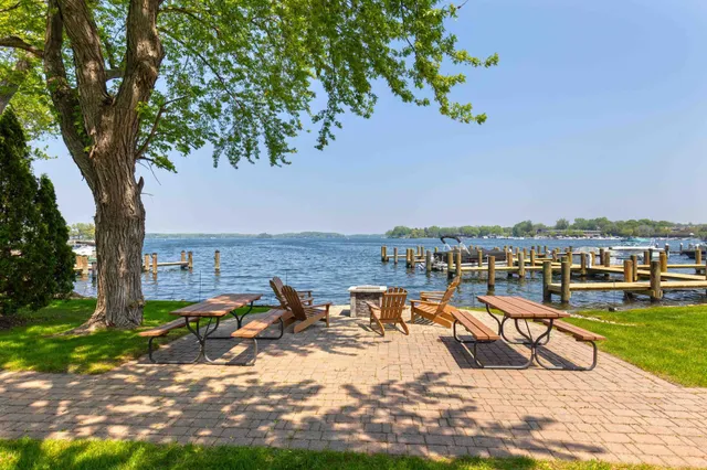 $1,145,000 | 603 Lake Street, Unit 214, Excelsior, MN 55331