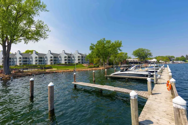 $1,145,000 | 603 Lake Street, Unit 214, Excelsior, MN 55331
