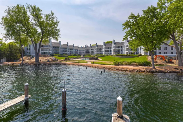 $1,145,000 | 603 Lake Street, Unit 214, Excelsior, MN 55331