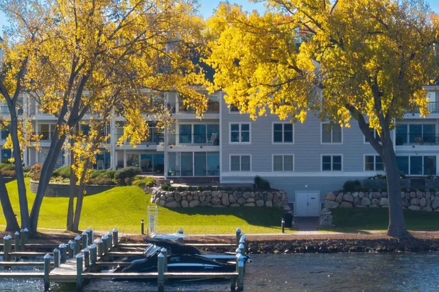 $1,145,000 | 603 Lake Street, Unit 214, Excelsior, MN 55331