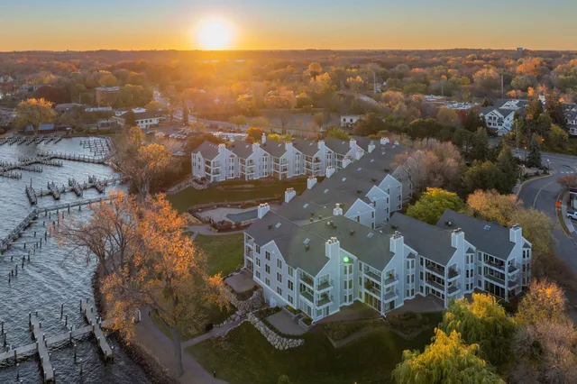 $1,145,000 | 603 Lake Street, Unit 214, Excelsior, MN 55331
