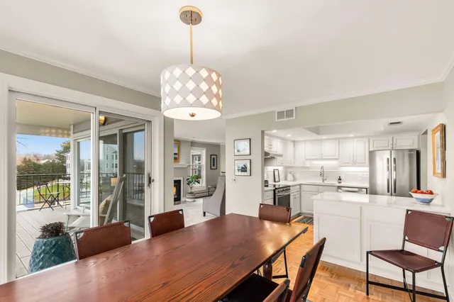 $1,145,000 | 603 Lake Street, Unit 214, Excelsior, MN 55331