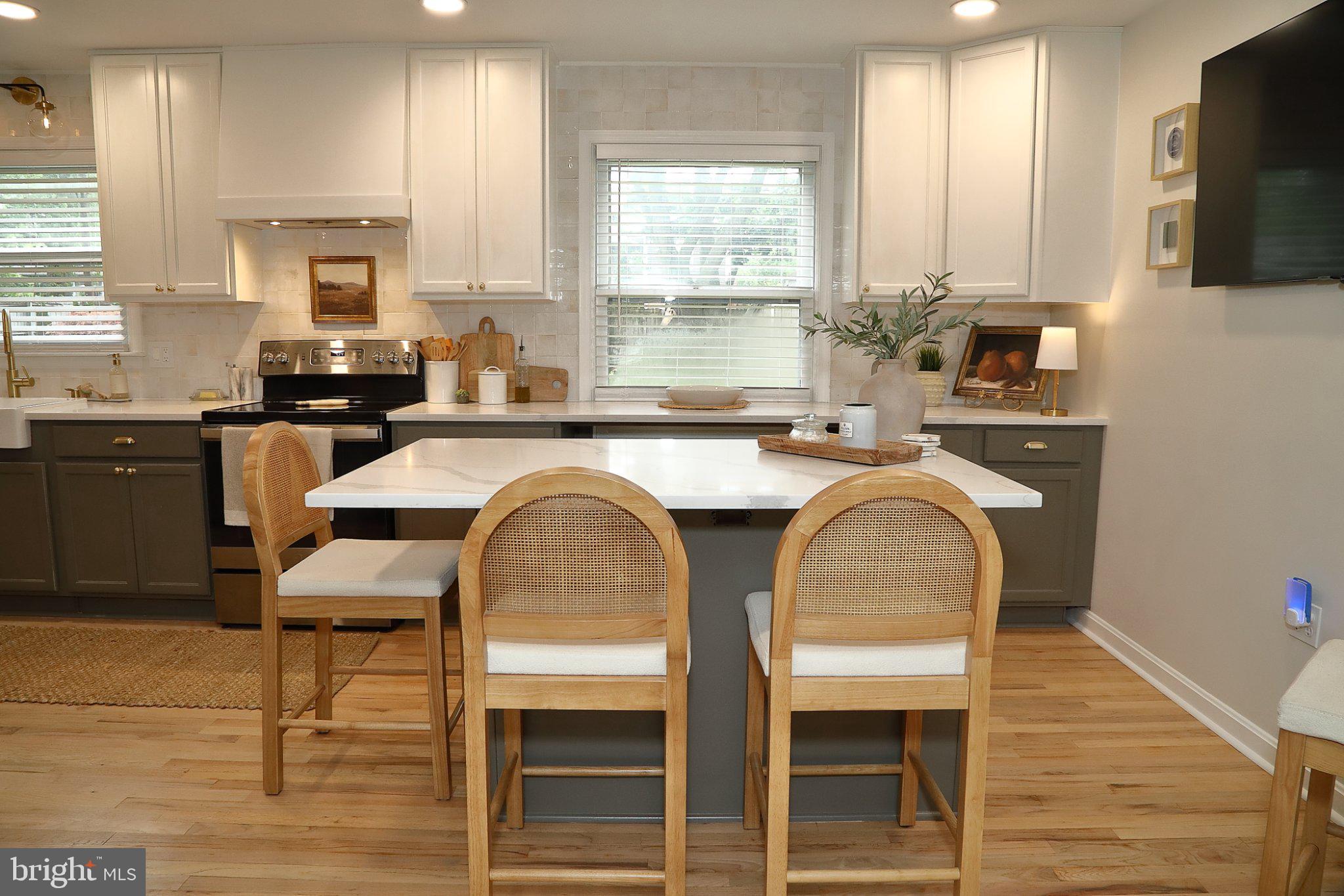 445 Haverhill Road Lancaster, PA 17601 - Photo 38 of 47 Modern kitchen with stylish charm.