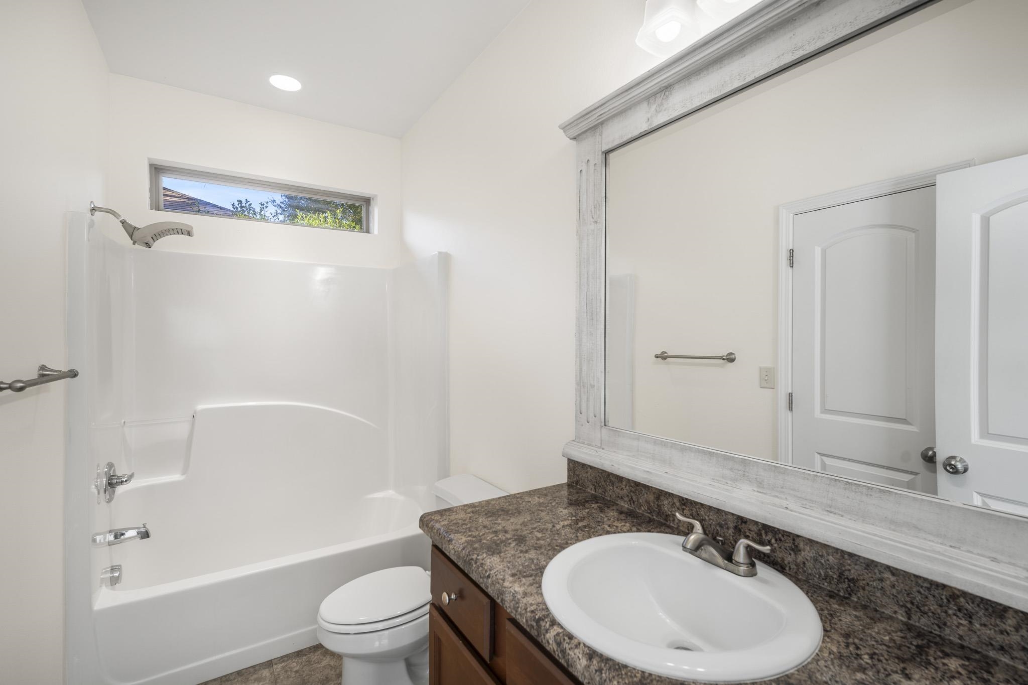 10536 Orkney Way Daphne, AL 36527 - Photo 11 of 24 Bathroom