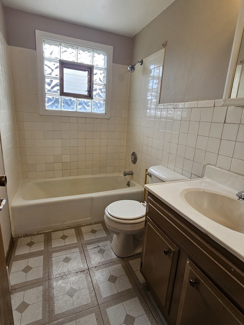 1335 Abbott Drive, Unit 3 Elgin, IL 60123 - Photo 5 of 7