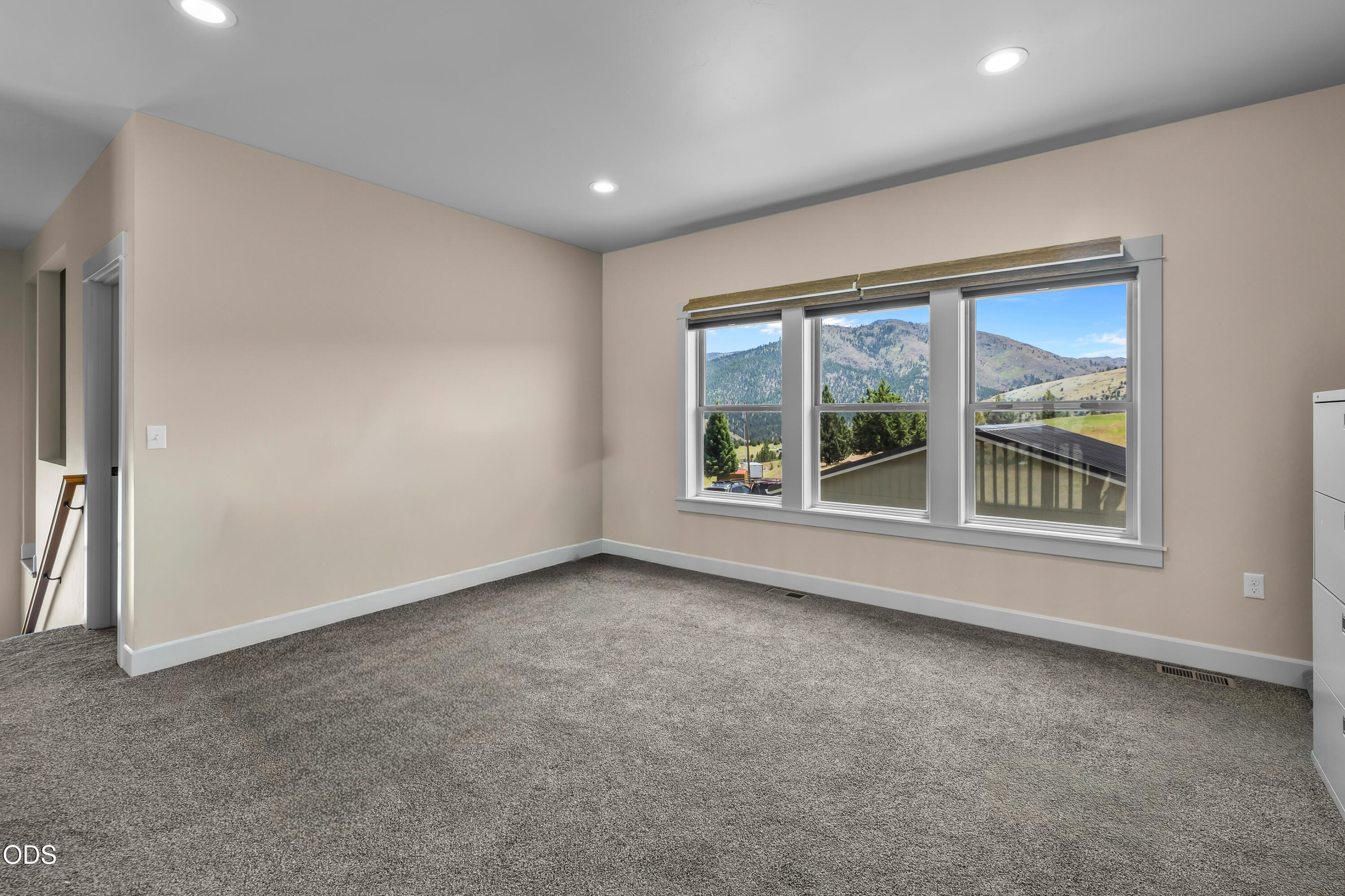 26216 West Bench Road John Day, OR 97845 - Photo 30 of 53 an empty room with windows