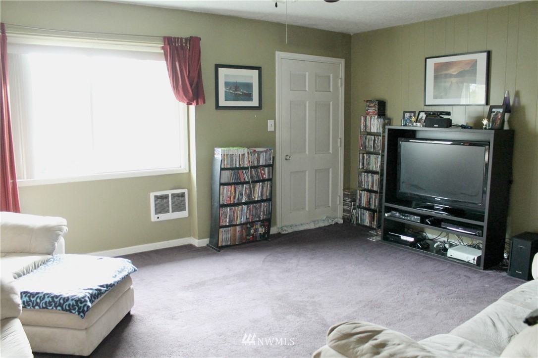 3162 Field Street Longview, WA 98632 - Photo 5 of 9 Gallery Image 5