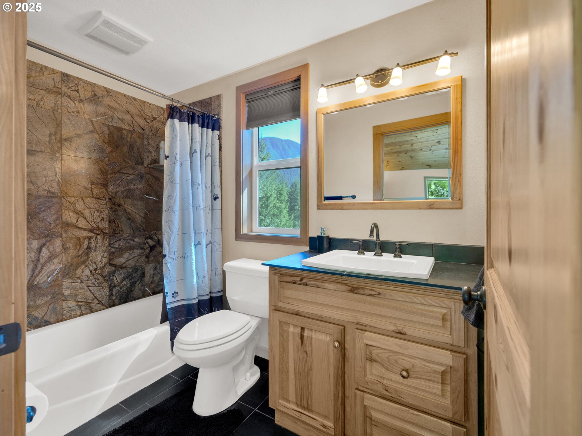 20497 East Lolo Pass Road Rhododendron, OR 97049 - Photo 33 of 48 Staircase