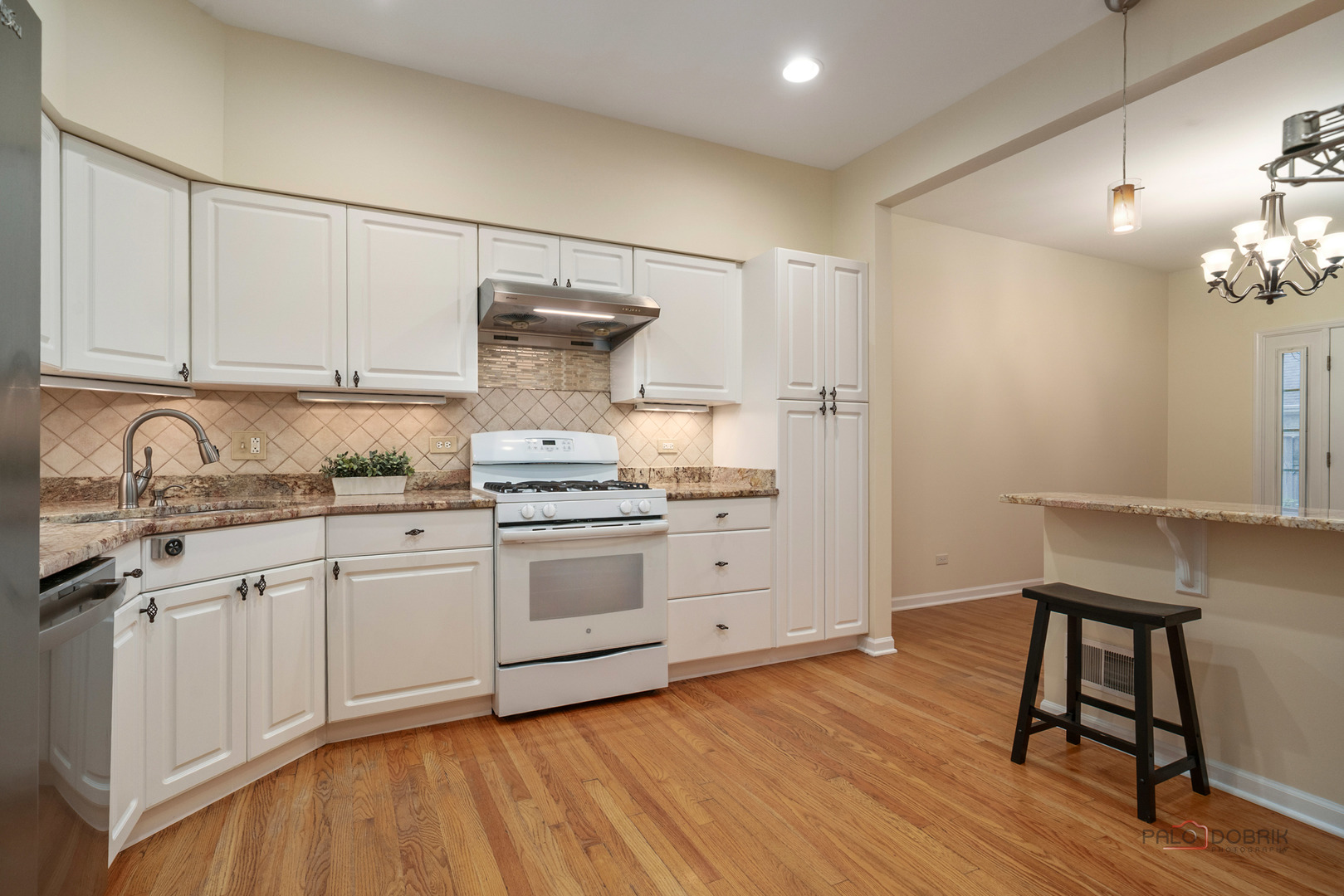 1804 Monroe Court Glenview, IL 60025 - Photo 5 of 45