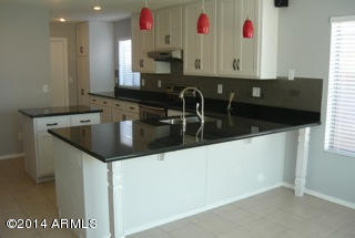 477 West Colt Road Tempe, AZ 85284 - Photo 4 of 27 Huge Granite eating bar