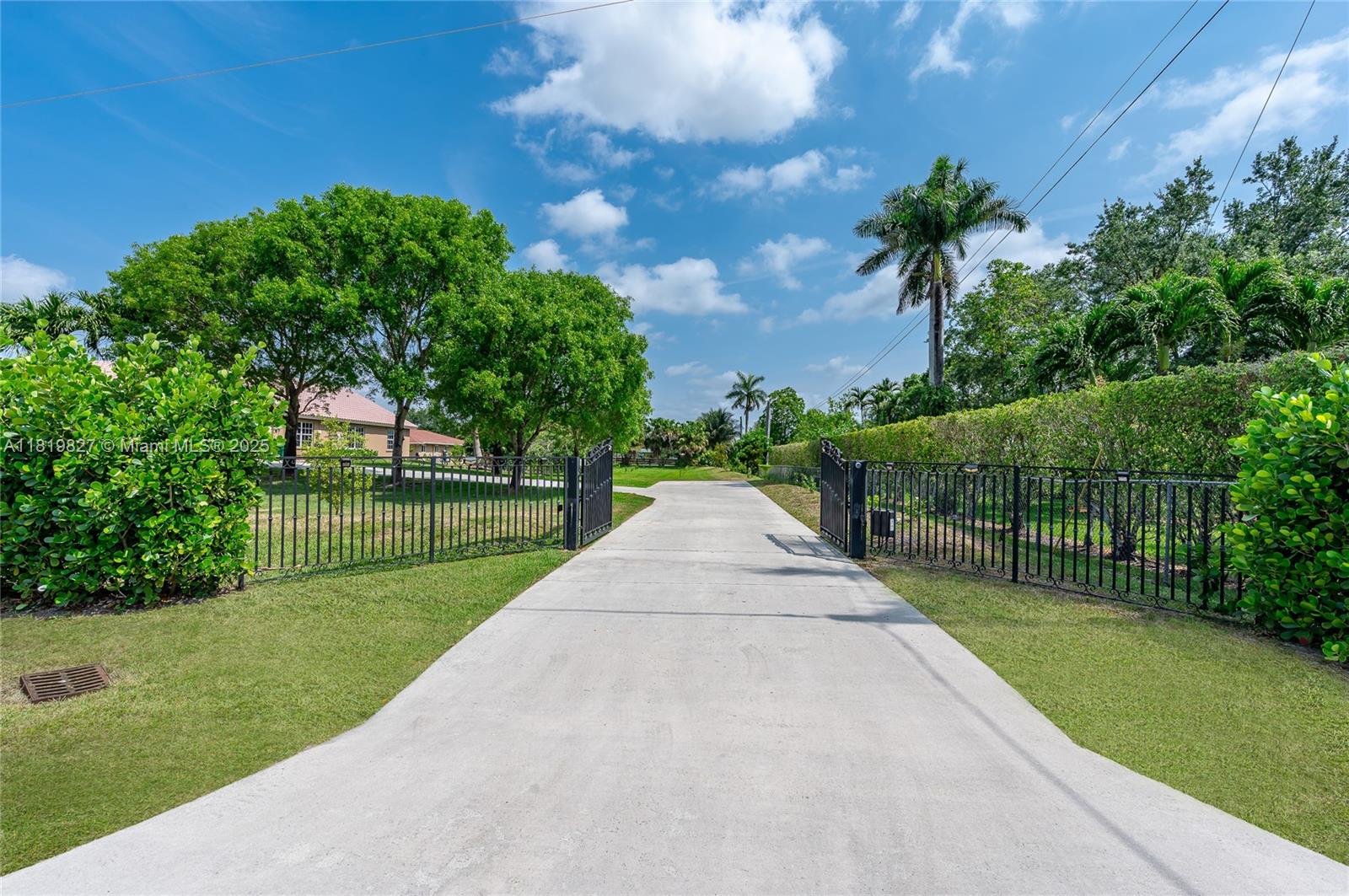 12851 Luray Road Southwest Ranches, FL 33330 - Photo 52 of 58 a view of park with plants and a large tree