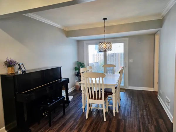 $2,100 | 116 Presidential Boulevard, Oswego, IL 60543