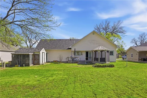 $206,500 | 100 Druart Street, Frontenac, KS 66763
