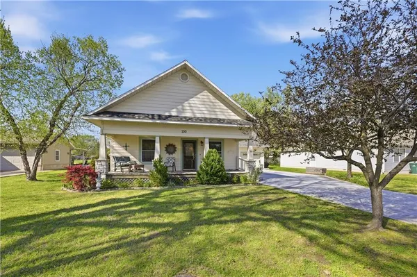 $206,500 | 100 Druart Street, Frontenac, KS 66763