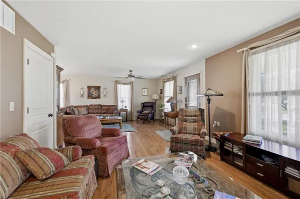 $206,500 | 100 Druart Street, Frontenac, KS 66763