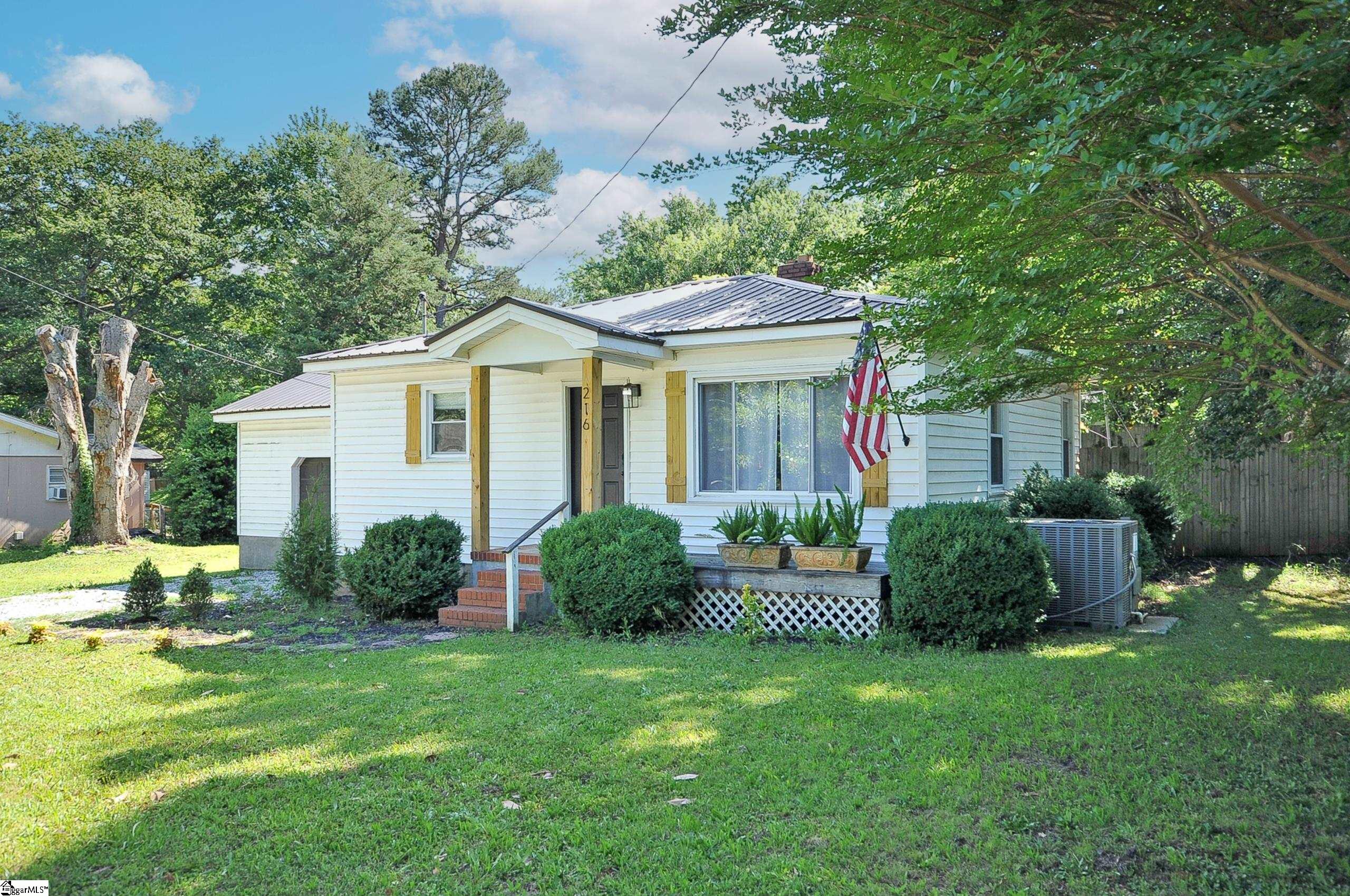 216 Mark Street Easley, SC 29640 - Photo 2 of 27