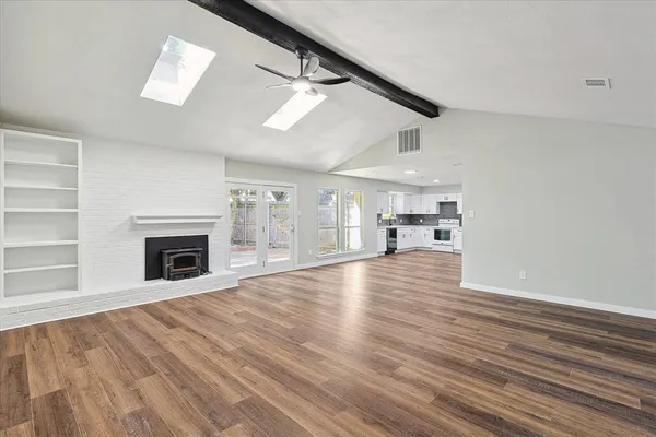 $2,300 | 1302 Palm Street, Mansfield, TX 76063