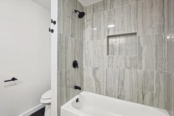$2,300 | 1302 Palm Street, Mansfield, TX 76063