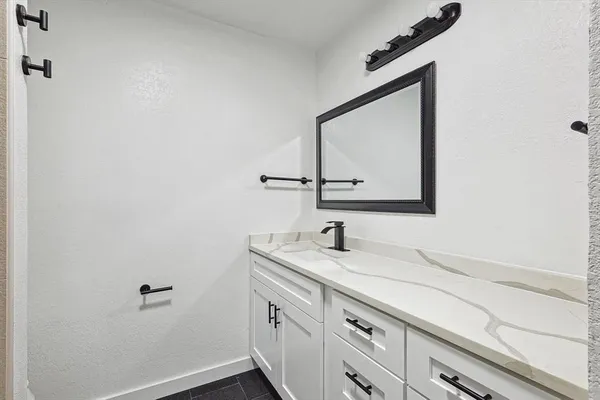 $2,300 | 1302 Palm Street, Mansfield, TX 76063
