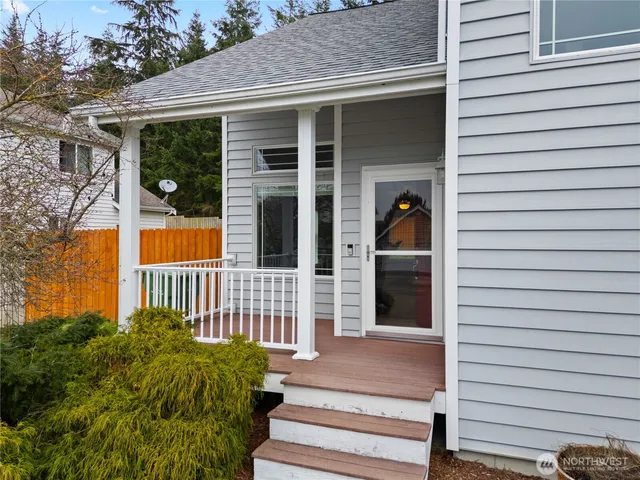 a view of a entrance door of the house