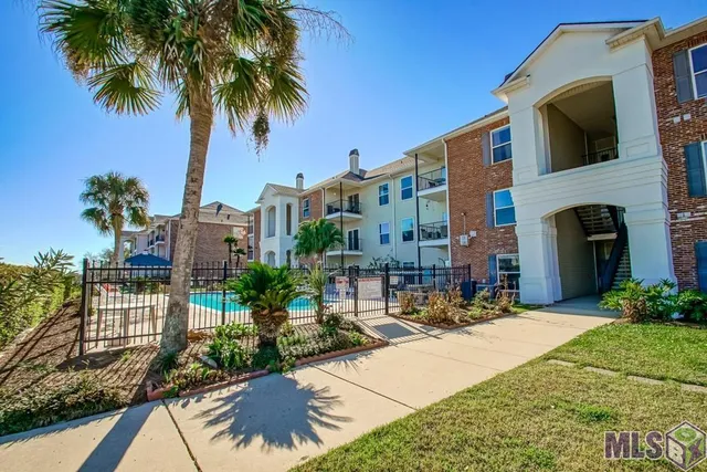 $179,900 | 12430 River Highlands Drive, Unit V, St. Amant, LA 70774
