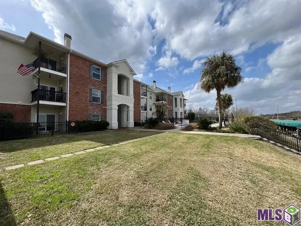 $179,900 | 12430 River Highlands Drive, Unit V, St. Amant, LA 70774