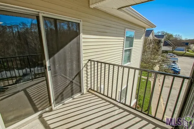 $179,900 | 12430 River Highlands Drive, Unit V, St. Amant, LA 70774