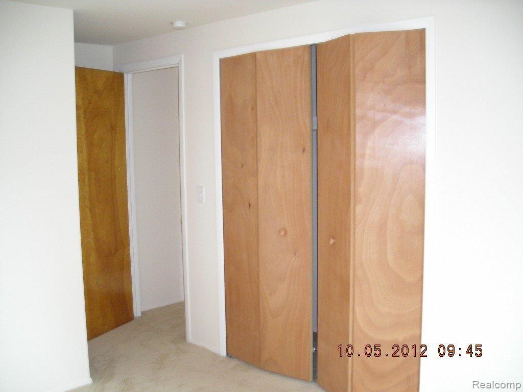 25902 Branchaster Road Farmington, MI 48336 - Photo 13 of 14 DSCN7376.JPG