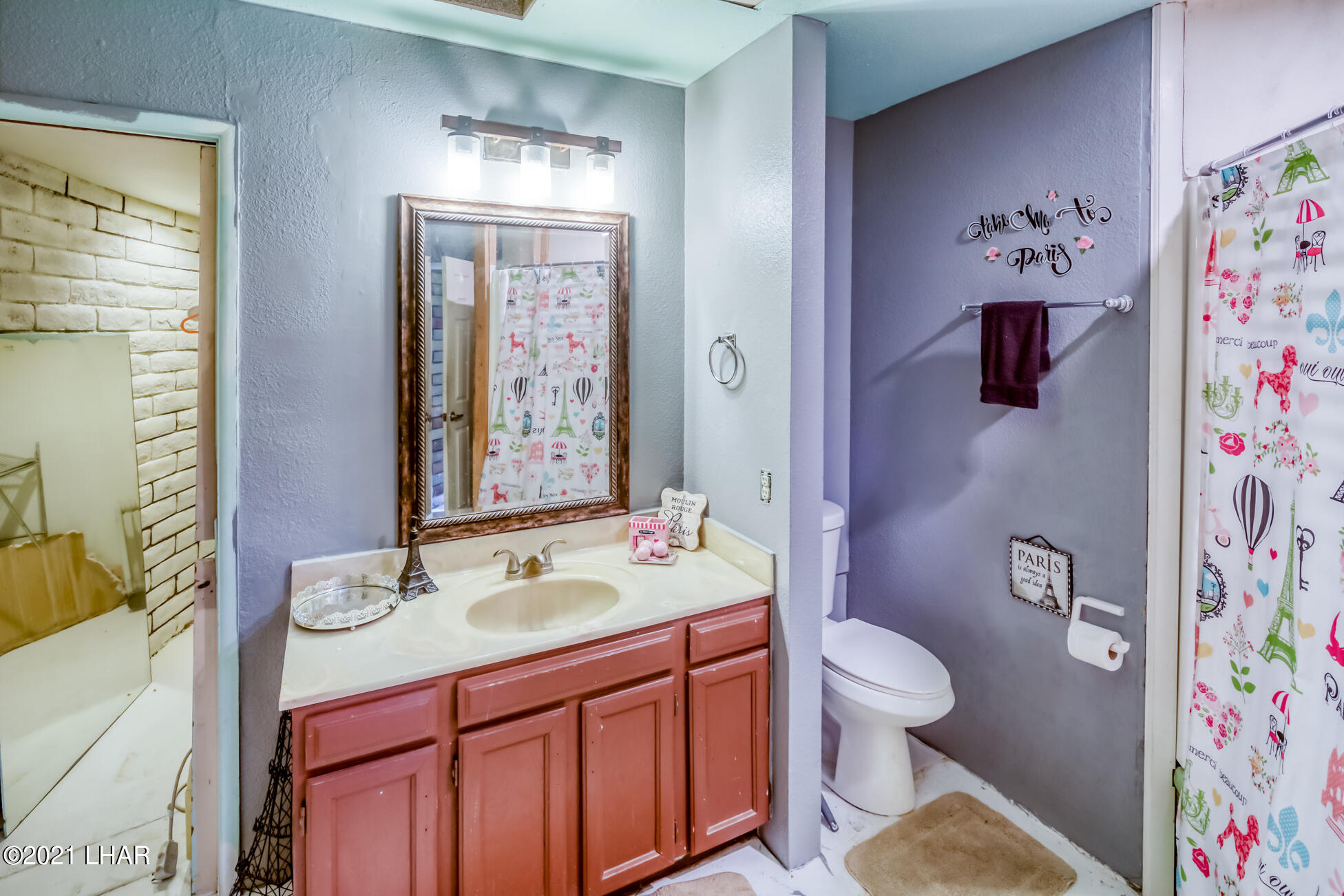4062 Lakeview Road Lake Havasu City, AZ 86406 - Photo 23 of 40 Bathroom #2