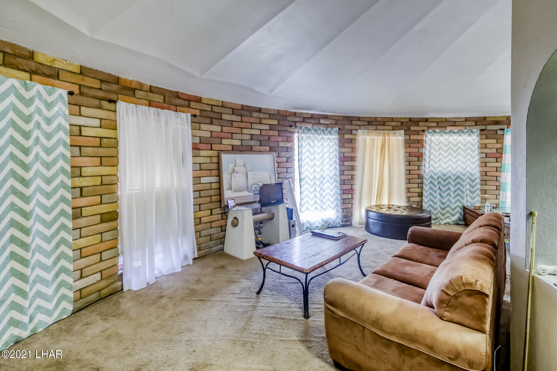 4062 Lakeview Road Lake Havasu City, AZ 86406 - Photo 5 of 40 Living Room