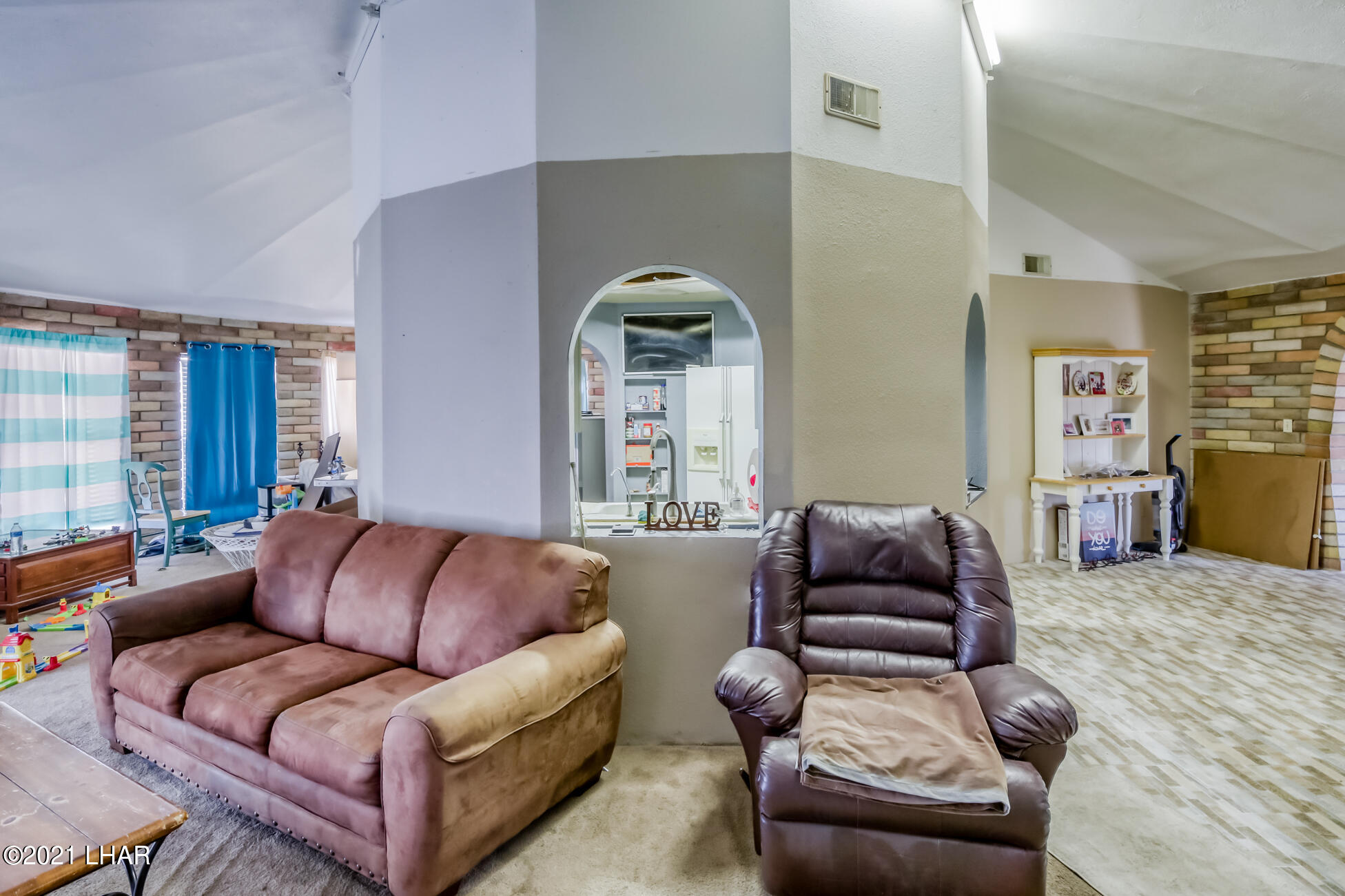 4062 Lakeview Road Lake Havasu City, AZ 86406 - Photo 6 of 40 Living Room